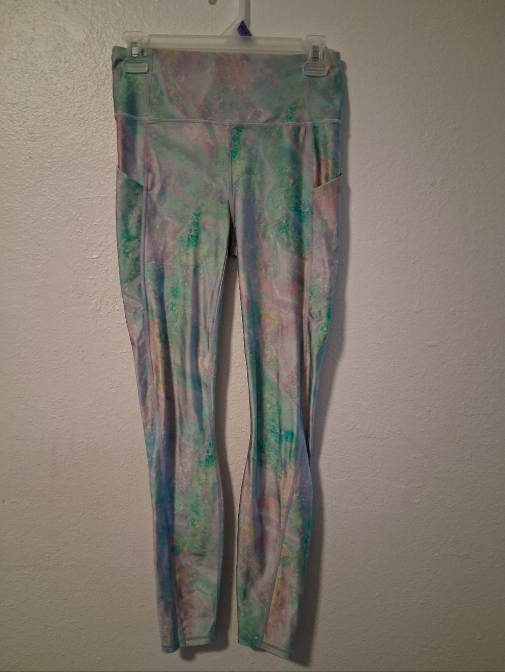 Fabletics Oasis High Waisted PASTEL COLORFUL Leggings Cosmic Halo Shine